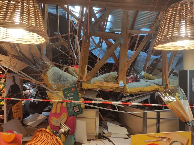 Zwei Schwerverletzte bei Einsturz von Supermarktdach
