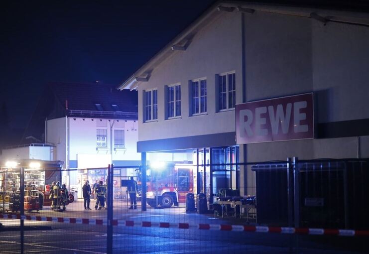 Zwei Schwerverletzte bei Einsturz von Supermarktdach