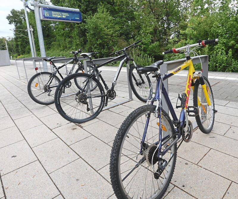 Für Fahrradfahrer stehen Anschlussmöglichkeiten zur Verfügung. Für Fahrradfahrer stehen Anschlussmöglichkeiten zur Verfügung.