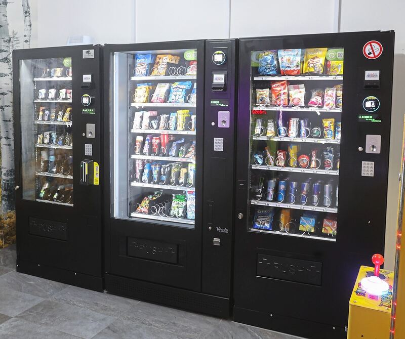 Im Kiosk „Snack Perle“ kann man sich stärken. Im Kiosk „Snack Perle“ kann man sich stärken.