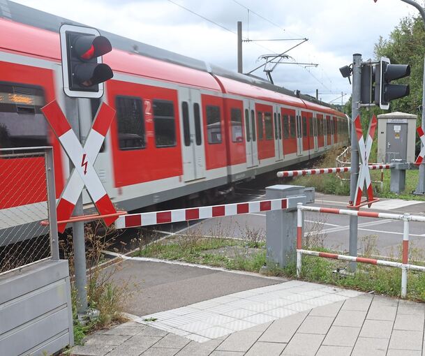 Am Ortsrand von Erdmannhausen befindet sich der S-Bahn-Anschluss der Gemeinde.