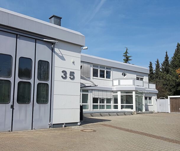 In dem Gebäude in der Mauserstraße sind Geflüchtete untergebracht. Es wird zudem vom DRK genutzt.