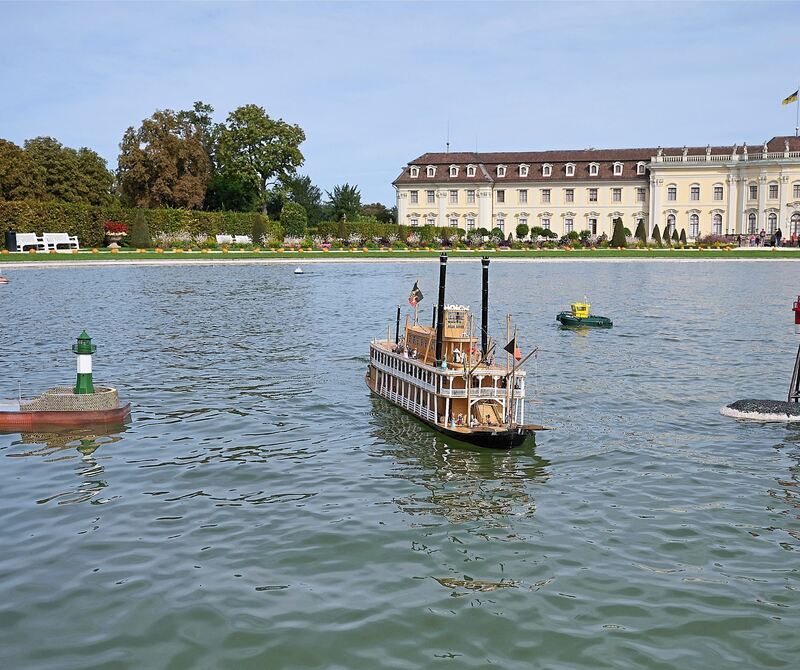 Vor imposanter Kulisse: Die „Belle Louise“. Vor imposanter Kulisse: Die „Belle Louise“.