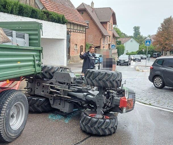 Die Einfahrt in den Kreisverkehr aus Richtung Sachsenheim ist wegen des Unfalls nicht möglich.