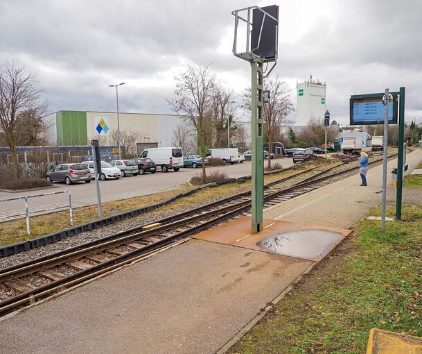 Der Heimerdinger Bahnhof war in den vergangenen Wochen verwaist. Unter anderem wurde der Bahnsteig erhöht, um den Bahnhof barrierefrei zu machen.