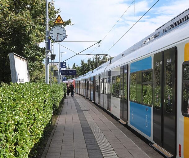 In Benningen können Fahrgäste vom Bus in die S-Bahn umsteigen. In Benningen können Fahrgäste vom Bus in die S-Bahn umsteigen.