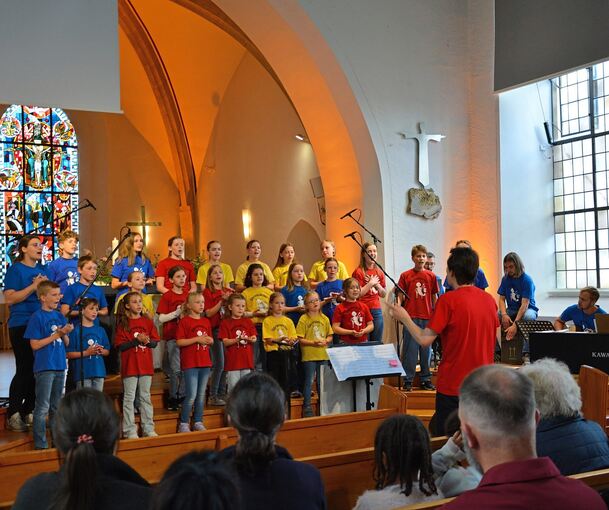 Der Kinderchor „Ohrenzwicker“ singt immer wieder auch in den Gottesdiensten.