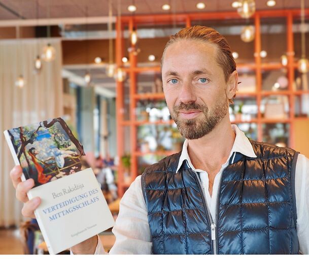 Der Philosph und Schriftsteller Ben Rakidžija ist bei SWR 1 Leute zu Gast und spricht über sein Buch „Verteidigung des Mittagsschlafs“.