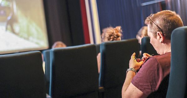 Handarbeit-und-Popcorn-Strickkino-feiert-in-Ludwigsburg-Premiere