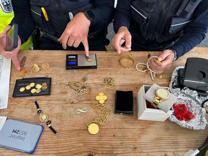 Urlauber schmuggeln massenweise Goldschmuck