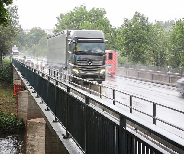 Muss die B10-Brücke über die Enz zwischen Vaihingen und Enzweihingen abgerissen und neu gebaut werden oder ist eine Sanierung technisch und wirtschaftlich vertretbar? Das muss jetzt eine Untersuchung klären.