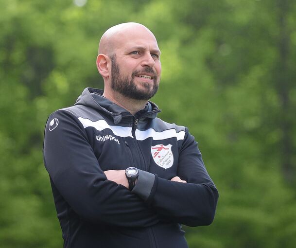 „Unser Ziel ist der Klassenerhalt, wir wollen drinbleiben und vor allem die jungen Spieler weiterentwickeln“: Fabrizio D’Amario (Foto) trainiert den FV Löchgau zusammen mit Yannick Reustle.