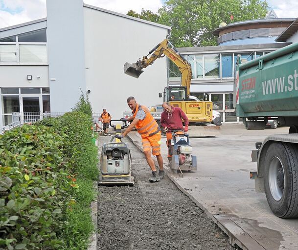 Das Wärmenetz in Tamm wächst weiter. Beim Schulzentrum sind die Arbeiten schon fast fertig.