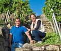 „Der Aufwand, den wir in der Steillage betreiben müssen, ist hoch“, sagen Stefanie und Michael Neubauer. „Aber wir kennen es nicht anders.“