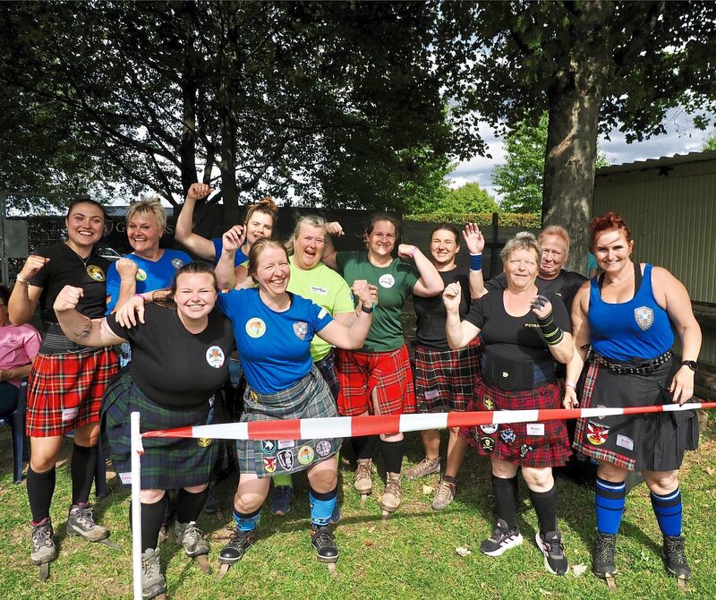 Bei den Highland Games gehen auch zahlreiche Frauen an den Start.