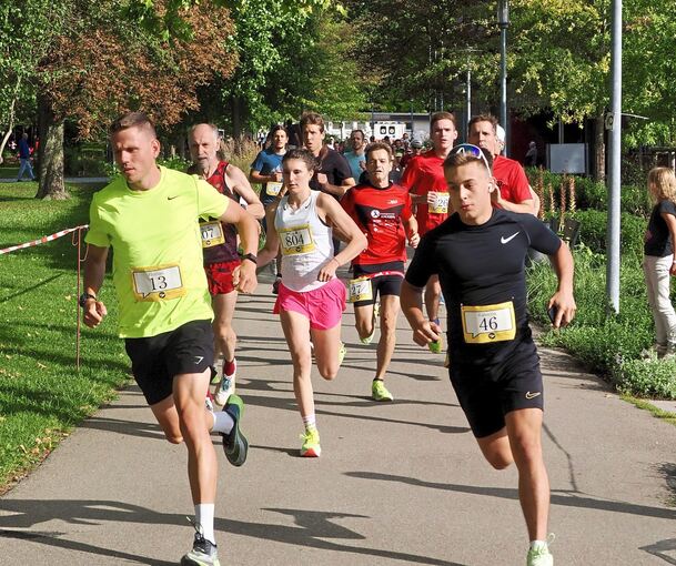 81 Sportler sind beim Hauptlauf des Marbacher Gassenlaufes am Start. 48 Läuferinnen und Läufer gehen Entdeckerlauf auf die Strecke.