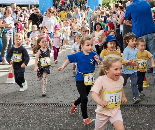 Die jüngsten Sportler sind mit Begeisterung dabei.