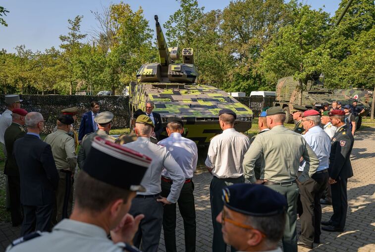 Treffen europäischer Oberbefehlshaber von Landstreitkräften Treffen europäischer Oberbefehlshaber von Landstreitkräften