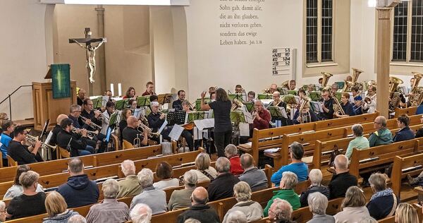Die Blechbläser zeigen in der Gregoriuskirche in Neckarwestheim ihr Können.