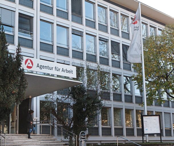 Insbesondere im industriellen Sektor finden Arbeitnehmer schwierige Rahmenbedingungen vor.