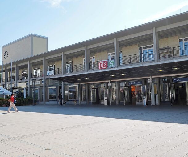 Der Bietigheimer Bahnhof ist eine Mobilitätsdrehscheibe mit etlichen Bahn- und Buslinien, aber auch guten Angeboten für Radler und Autofahrer.