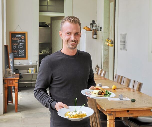 Florian Isert ist gastronomischer Leiter und hat sich von der Begeisterung für Kürbis anstecken lassen.