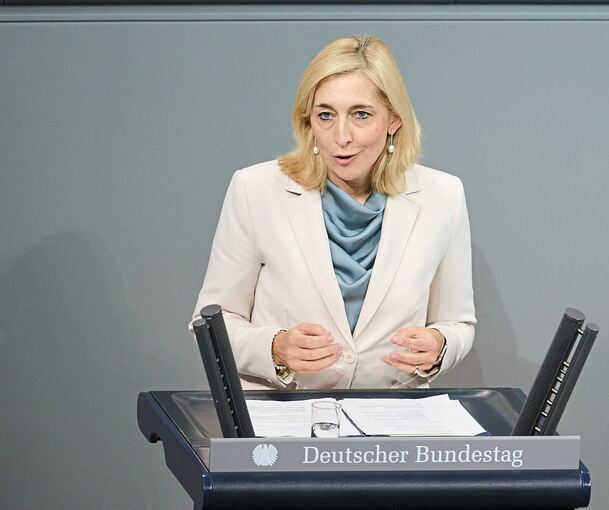 Stellt sich hinter die WHO-Pläne: Gesundheitsministerin Nina Warken (CDU).