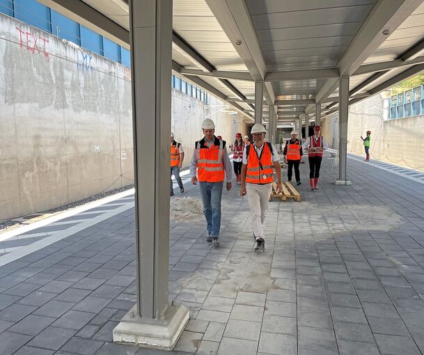 Neue S-Bahn-Station Mittnachtstraße im Stuttgarter Rosensteinviertel: Der Bahnsteigkörper und das Dach sind schon da.