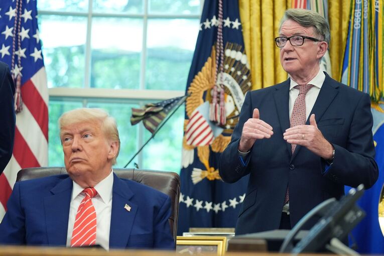 Donald Trump und Peter Mandelson (r.) Donald Trump und Peter Mandelson (r.)
