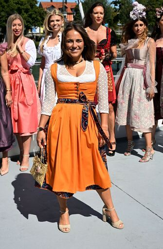 Dirndl-Gipfel zu den Trachten-Trends auf dem Oktoberfest