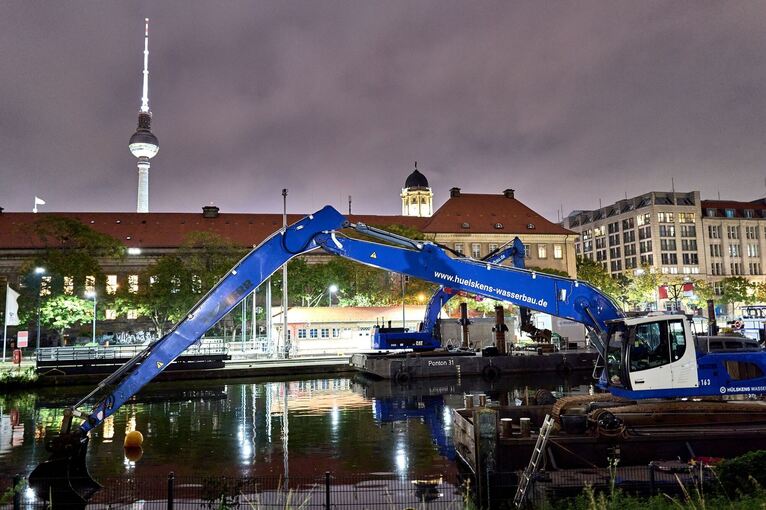 Weltkriegsbombe in der Spree in Berlin-Mitte gefunden