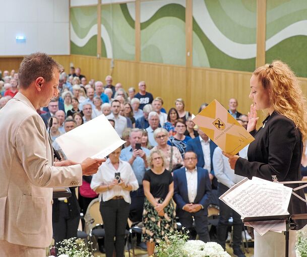 Die neue Bürgermeisterin Sabrina Lee legte am Donnerstagabend ihren Amtseid ab.