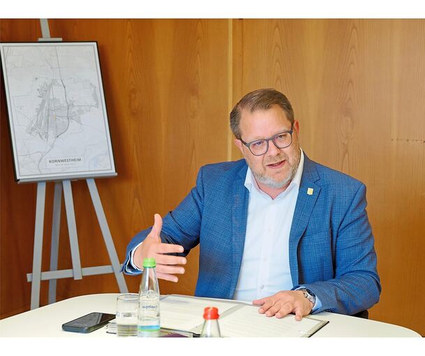 OB Nico Lauxmann: „Uns ist wichtig, das wertvolle Erbe und die positiven Spuren zu bewahren, die Salamander in unserer Stadt hinterlassen hat.“