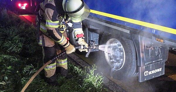 Brake system on a hazardous goods truck overheats to almost 500 degrees