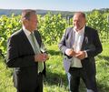 Zwei, die noch Württemberger trinken und den Weinjahrgang 2025 vielversprechend nennen: Landwirtschaftsminister Peter Hauk (links) und Weinbaupräsident Dietrich Rembold.