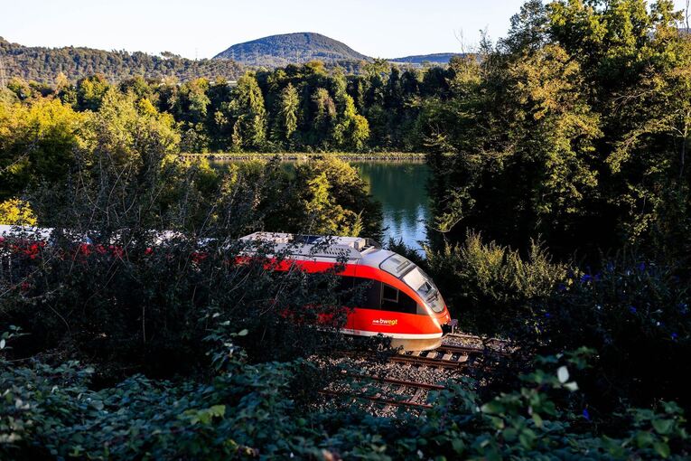 Symbolischer Baustart für Elektrifizierung der Hochrheinbahn Symbolischer Baustart für Elektrifizierung der Hochrheinbahn