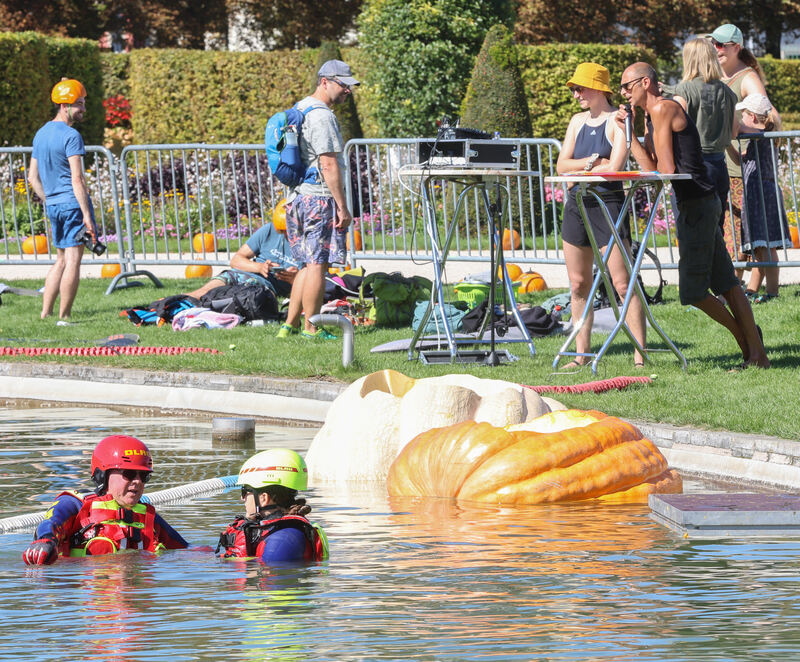 Bei der Kürbisregatta im Blühenden Barock steht der Spaß im Vordergrund.