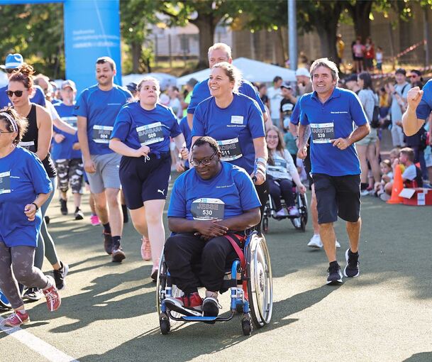 Toll ist die Stimmung beim Inklusionslauf, der fester Bestandteil der DJK-Laufveranstaltung ist.
