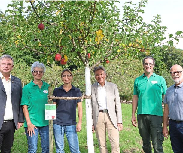 Oliver Hartstang, Sonja Hartmann, Corinna Mailänder, Jürgen Metzger und Joachim Zimmermann und der stellvertretende Großbottwarer Bürgermeister Thomas Stigler (von links).