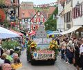 Auf einem Unimog wurde ein Modell des historischen Rathauses präsentiert.