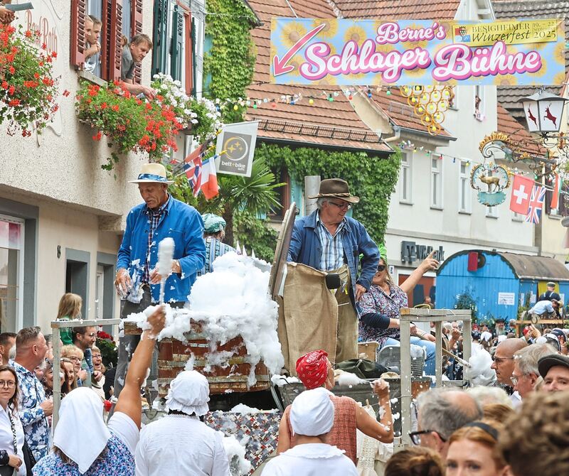 Für viele ein Highlight: der schäumende Waschzuber auf einem Wagen der Ottmarsheimer Landfrauen. Für viele ein Highlight: der schäumende Waschzuber auf einem Wagen der Ottmarsheimer Landfrauen.