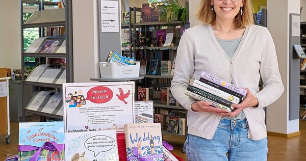 Der Wunschtisch in der Stadtbücherei Marbach wird zur Freude von Leiterin Franziska Kunz gut angenommen.