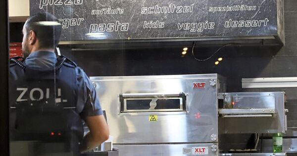 Mindestlohnverstöße, illegale Beschäftigung und Sozialbetrug: In der Gastronomie gab es eine bundesweite Razzia.