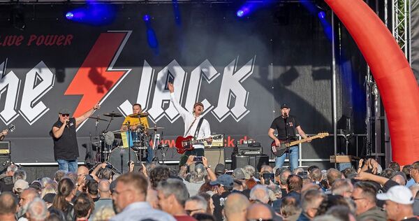 „Kornwestheim rockt“ in diesem Sommer: Tausende Besucher verfolgen die kostenlosen Konzerte auf dem Marktplatz.