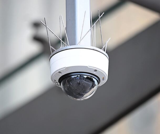 Knapp 100.000 Euro investiert die Stadt Kornwestheim in die Videoüberwachung neuralgischer Punkte wie Schulen und Sporthallen. Knapp 100.000 Euro investiert die Stadt Kornwestheim in die Videoüberwachung neuralgischer Punkte wie Schulen und Sporthallen.