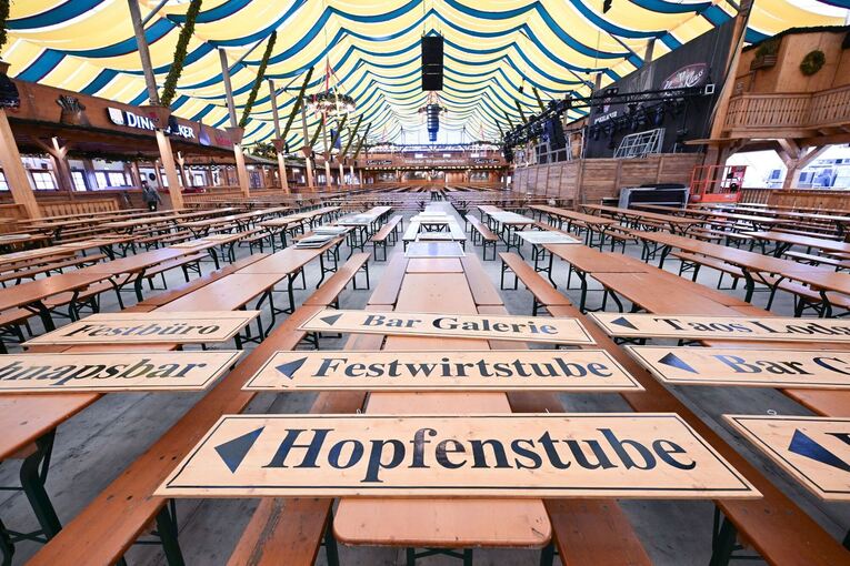 Aufbau Volksfest Cannstatter Wasen