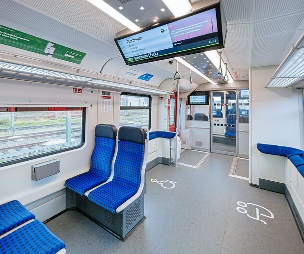 Etliche Millionen hat der Regionalverband in die Umgestaltung der S-Bahnen gesteckt, die mehr Platz für Rollstuhlfahrer und Co. bieten sollen, aber dank digitaler Technik ebenso mehr Informationen für die Fahrgäste.