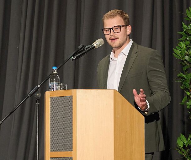 Oberstenfelds Bürgermeister Kai Kraning bei einer Rede im September.
