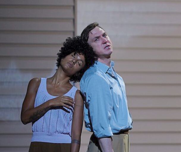 Neue Form von Musiktheater, die Fragen aufwirft: „I did it my way“ mit Larissa Sirah Herden und Lars Eidinger.