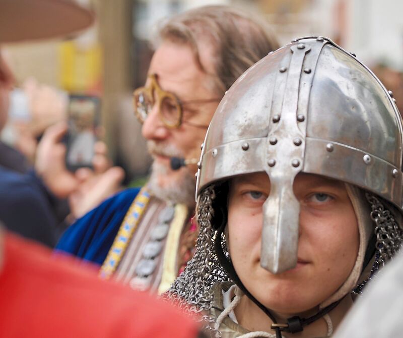 Ernster Blick: Die Ritter haben ihre Rollen sehr ernst genommen. Ernster Blick: Die Ritter haben ihre Rollen sehr ernst genommen.